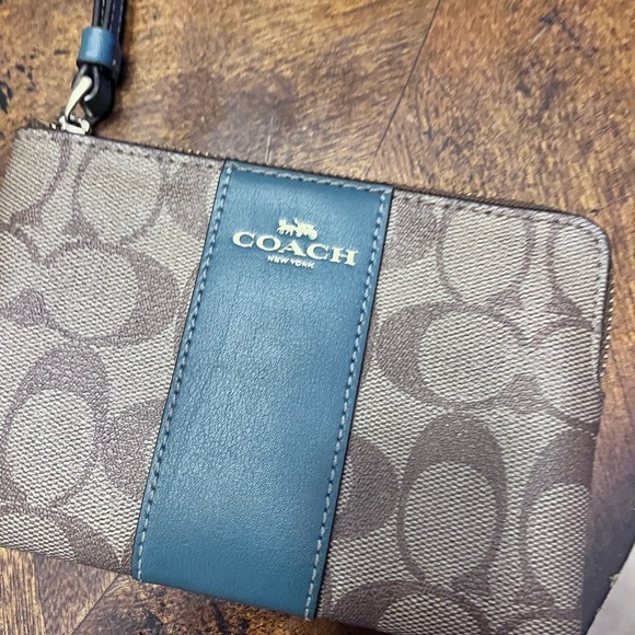 - Coach Signature Canvas Wristlet with Green Leather Trim— - Picture 3 of 13